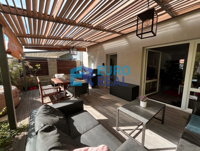 Řadový rodinný dům 5+1, 120 m² s krásnou zahradou, pozemek 300 m²