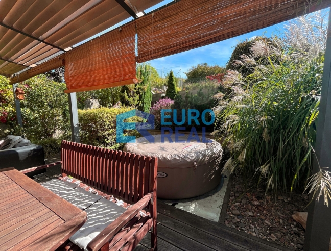 Řadový rodinný dům 5+1, 120 m² s krásnou zahradou, pozemek 300 m²