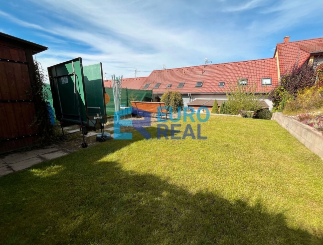 Řadový rodinný dům 5+1, 120 m² s krásnou zahradou, pozemek 300 m²