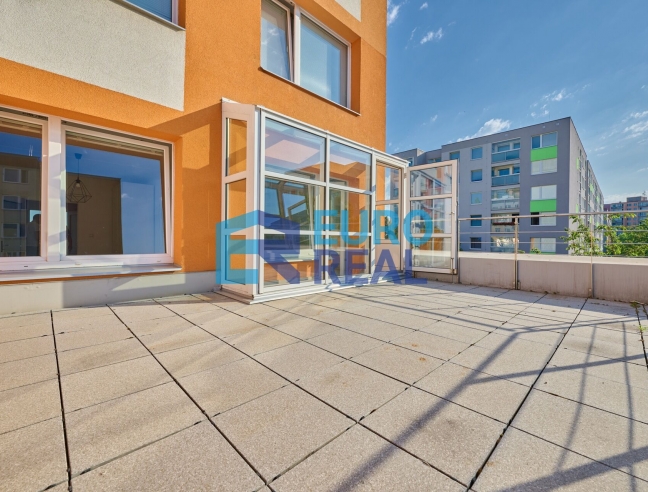 pronájem bytu 2+1 s terasou 18 m²