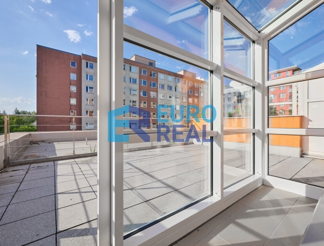 pronájem bytu 2+1 s terasou 18 m²