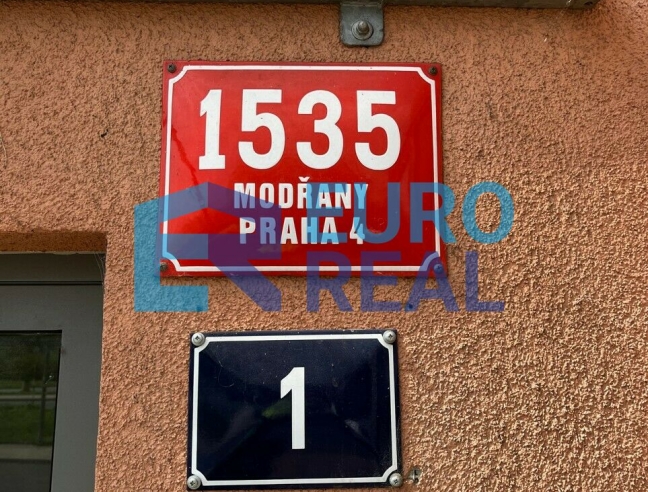 Byt 2+1 Prahy 4 s balkonem