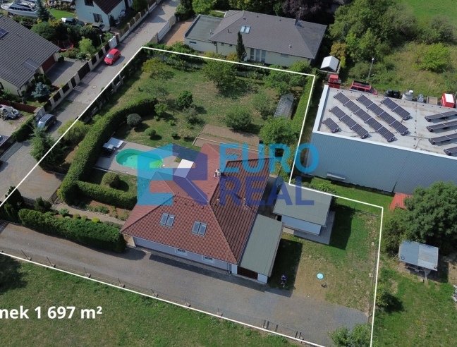 Rodinný dům 6+kk 245 m², se zahradou a bazénem, pozemek 1697, m²
