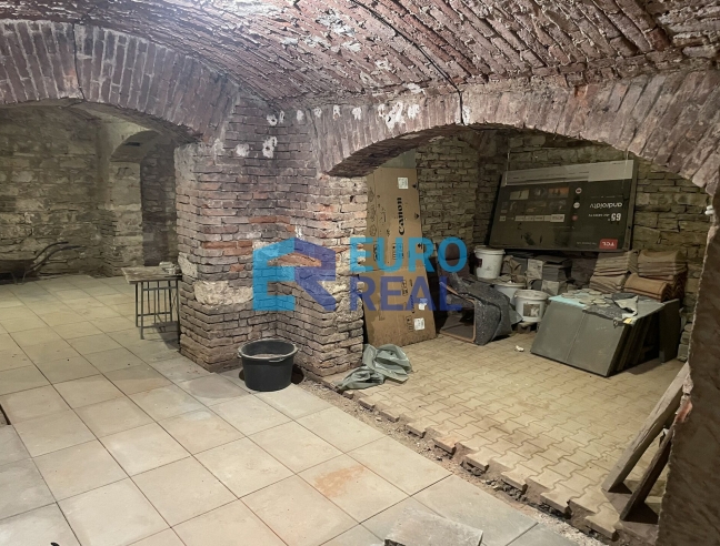 Obchodní / Skladovací prostory 61 m²