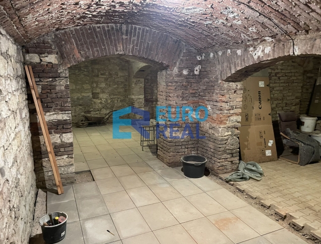 Obchodní / Skladovací prostory 61 m²