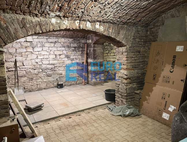 Obchodní / Skladovací prostory 61 m²