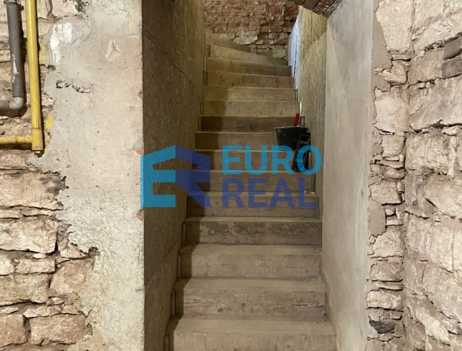 Obchodní / Skladovací prostory 61 m²